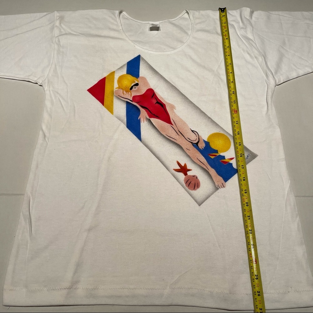 Vintage Shirt Girl in a Beach - Picture 4 of 11